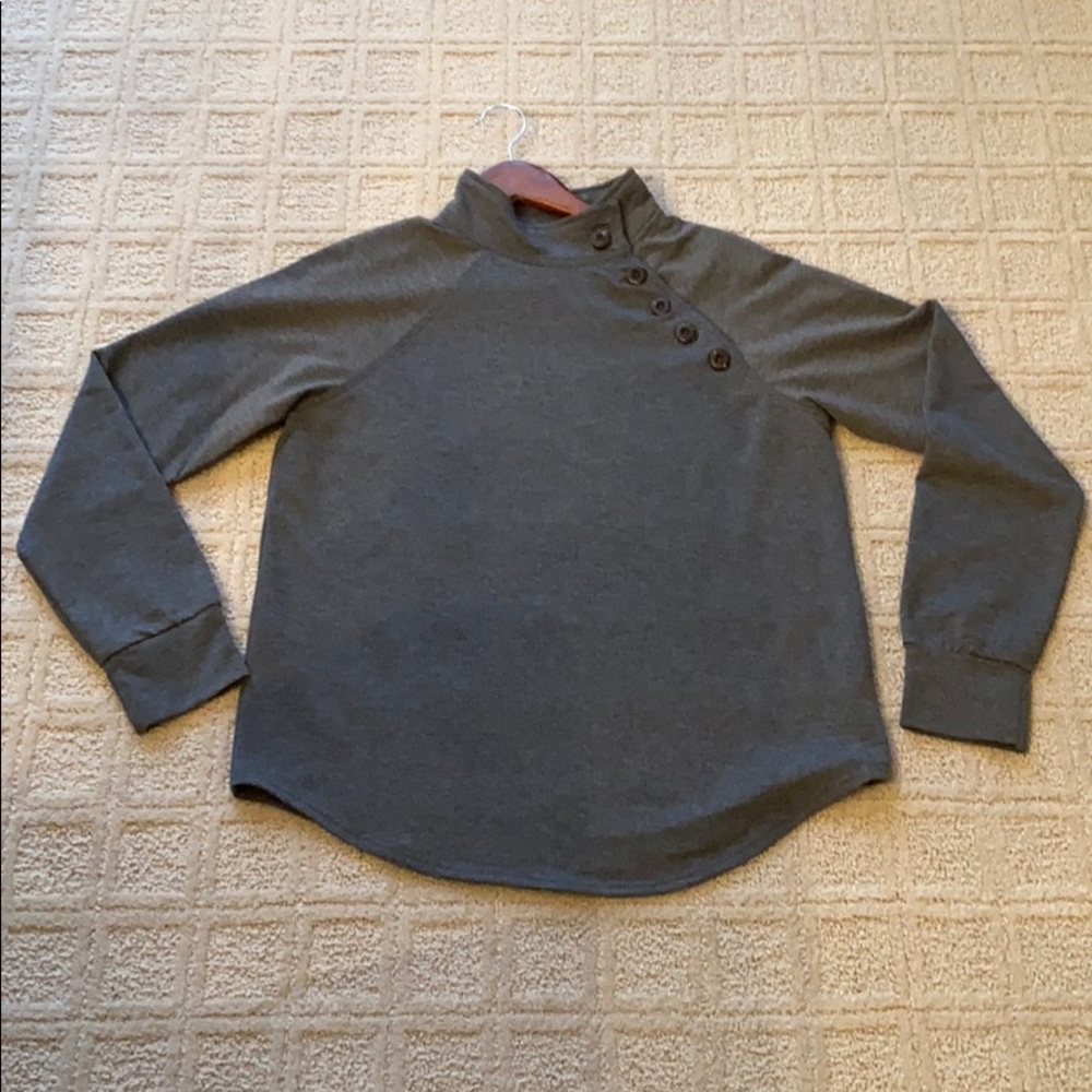 Like New! Gray Top